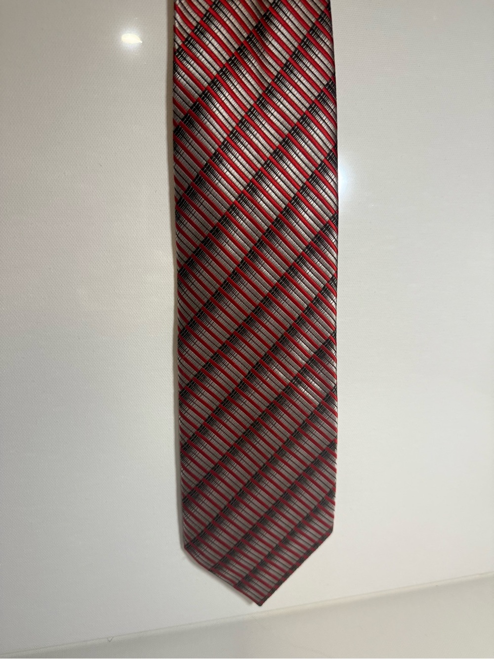 Valentino Red and Black Diagonal Stripe Silk Tie - Picture 5 of 5